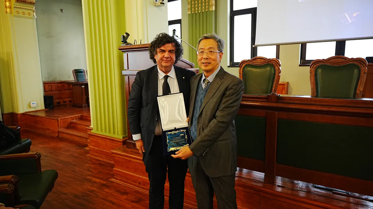 Universitatea Politehnica Timișoara a acordat titlul de Profesor Onorific reputatului cercetător în teledetecție, prof.dr. Qingyan Meng